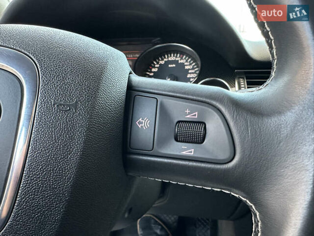 Ауди С8 2007 в Киеве на Automoto.ua Черный Ауди С8, объемом двигателя 5.2 л и пробегом 150 тыс. км за 14990 $, фото 26 на Automoto.ua