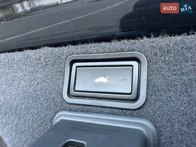 Ауди С8 2007 в Киеве на Automoto.ua Черный Ауди С8, объемом двигателя 5.2 л и пробегом 150 тыс. км за 14990 $, фото 68 на Automoto.ua