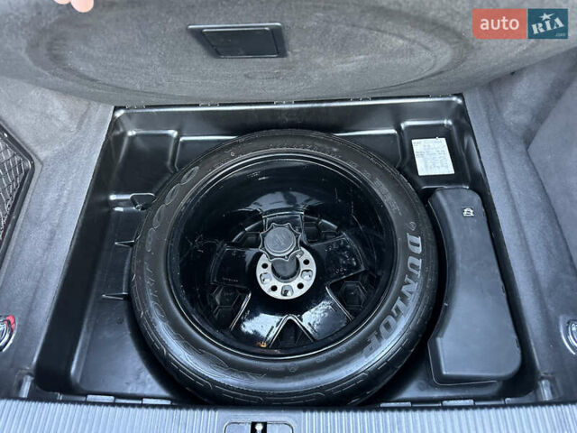 Ауди С8 2007 в Киеве на Automoto.ua Черный Ауди С8, объемом двигателя 5.2 л и пробегом 150 тыс. км за 14990 $, фото 64 на Automoto.ua