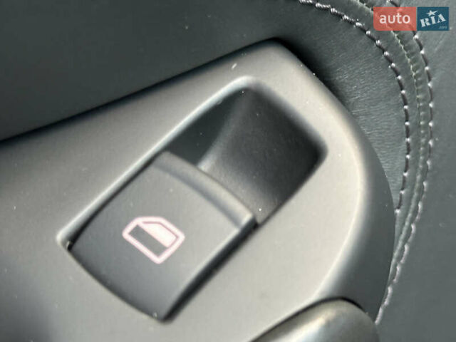 Ауди С8 2007 в Киеве на Automoto.ua Черный Ауди С8, объемом двигателя 5.2 л и пробегом 150 тыс. км за 14990 $, фото 49 на Automoto.ua