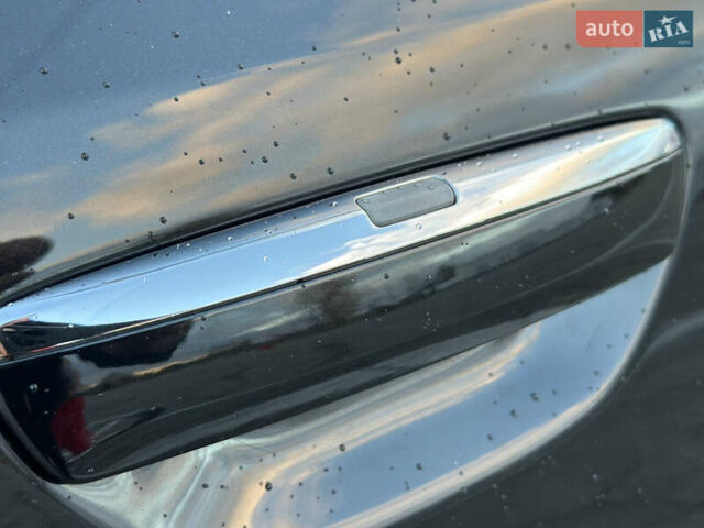 Ауди С8 2007 в Киеве на Automoto.ua Черный Ауди С8, объемом двигателя 5.2 л и пробегом 150 тыс. км за 14990 $, фото 78 на Automoto.ua