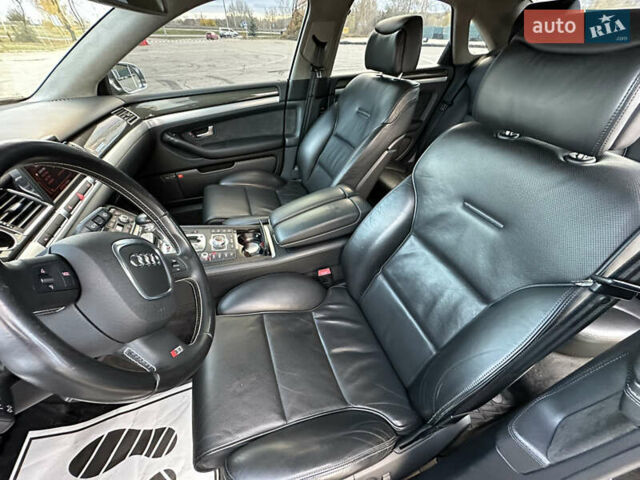 Ауди С8 2007 в Киеве на Automoto.ua Черный Ауди С8, объемом двигателя 5.2 л и пробегом 150 тыс. км за 14990 $, фото 3 на Automoto.ua
