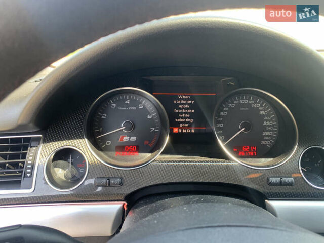 Черный Ауди С8, объемом двигателя 5.2 л и пробегом 270 тыс. км за 12999 $, фото 26 на Automoto.ua