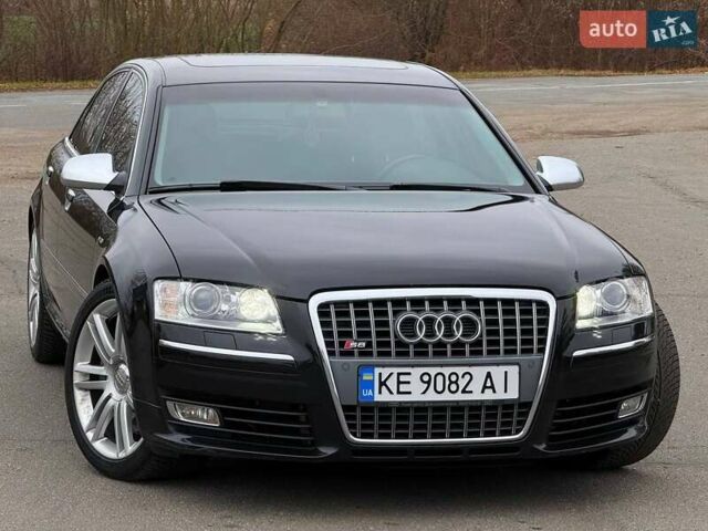 Черный Ауди С8, объемом двигателя 5.2 л и пробегом 153 тыс. км за 22777 $, фото 3 на Automoto.ua