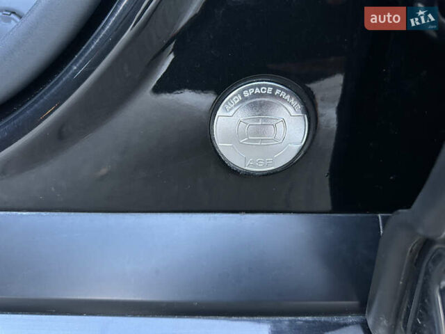 Ауди С8 2007 в Киеве на Automoto.ua Черный Ауди С8, объемом двигателя 5.2 л и пробегом 150 тыс. км за 14990 $, фото 62 на Automoto.ua