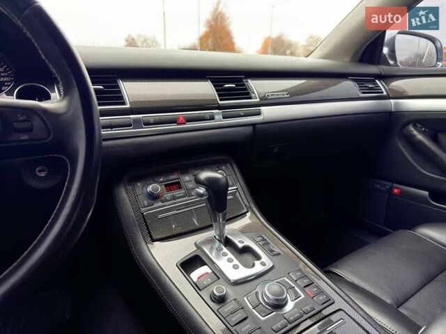 Черный Ауди С8, объемом двигателя 5.2 л и пробегом 153 тыс. км за 22777 $, фото 16 на Automoto.ua