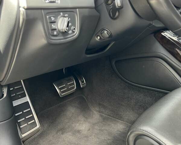 Черный Ауди С8, объемом двигателя 3.99 л и пробегом 230 тыс. км за 49999 $, фото 37 на Automoto.ua