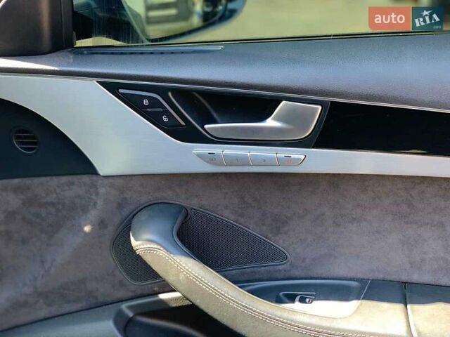 Чорний Ауді S8, об'ємом двигуна 4 л та пробігом 218 тис. км за 22590 $, фото 22 на Automoto.ua