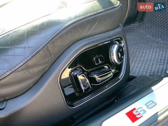 Чорний Ауді S8, об'ємом двигуна 4 л та пробігом 218 тис. км за 22590 $, фото 24 на Automoto.ua