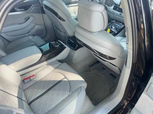 Черный Ауди С8, объемом двигателя 4 л и пробегом 57 тыс. км за 4100 $, фото 9 на Automoto.ua