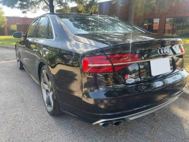 Черный Ауди С8, объемом двигателя 4 л и пробегом 57 тыс. км за 4100 $, фото 2 на Automoto.ua
