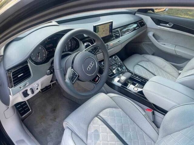 Черный Ауди С8, объемом двигателя 4 л и пробегом 57 тыс. км за 4100 $, фото 4 на Automoto.ua