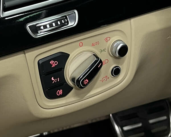 Черный Ауди С8, объемом двигателя 4 л и пробегом 205 тыс. км за 34000 $, фото 16 на Automoto.ua