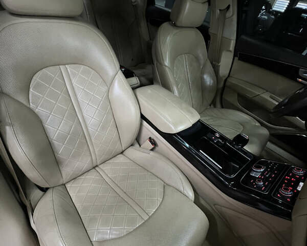 Черный Ауди С8, объемом двигателя 4 л и пробегом 205 тыс. км за 34000 $, фото 24 на Automoto.ua