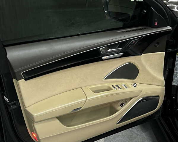 Черный Ауди С8, объемом двигателя 4 л и пробегом 205 тыс. км за 34000 $, фото 12 на Automoto.ua
