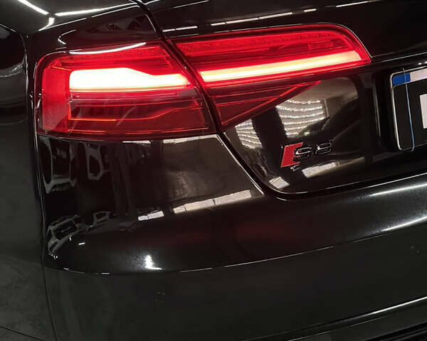 Черный Ауди С8, объемом двигателя 4 л и пробегом 205 тыс. км за 34000 $, фото 11 на Automoto.ua