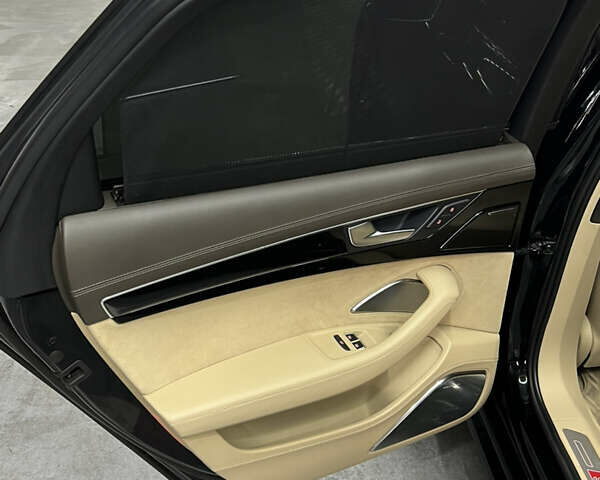 Черный Ауди С8, объемом двигателя 4 л и пробегом 205 тыс. км за 34000 $, фото 22 на Automoto.ua