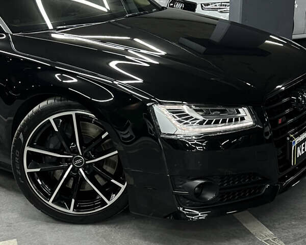 Черный Ауди С8, объемом двигателя 4 л и пробегом 205 тыс. км за 34000 $, фото 3 на Automoto.ua