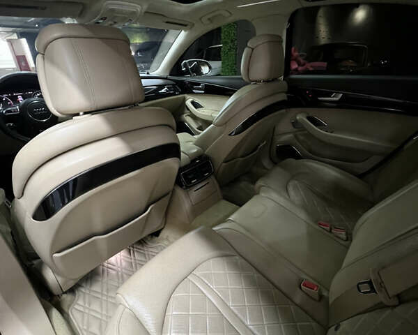Черный Ауди С8, объемом двигателя 4 л и пробегом 205 тыс. км за 34000 $, фото 20 на Automoto.ua