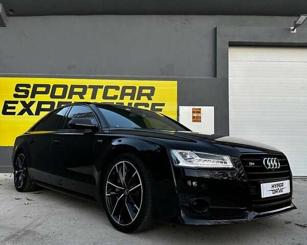 Черный Ауди С8, объемом двигателя 3.99 л и пробегом 90 тыс. км за 70000 $, фото 1 на Automoto.ua