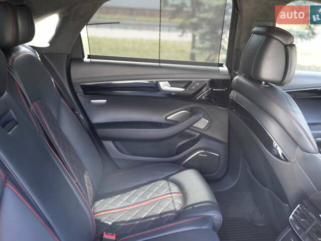 Ауди С8 2017 в Днепре (Днепропетровске) на Automoto.ua Черный Ауди С8, объемом двигателя 3.99 л и пробегом 62 тыс. км за 66000 $, фото 17 на Automoto.ua