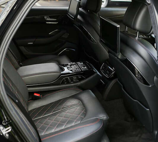 Чорний Ауді S8, об'ємом двигуна 3.99 л та пробігом 131 тис. км за 55000 $, фото 41 на Automoto.ua