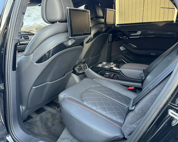 Черный Ауди С8, объемом двигателя 3.99 л и пробегом 130 тыс. км за 24500 $, фото 8 на Automoto.ua