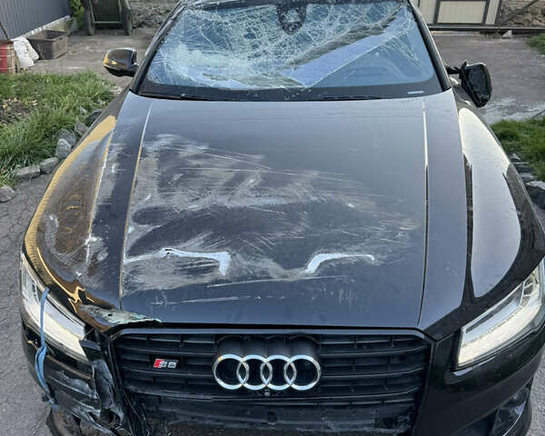 Черный Ауди С8, объемом двигателя 3.99 л и пробегом 130 тыс. км за 24500 $, фото 1 на Automoto.ua