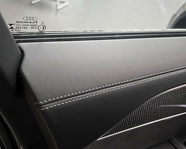 Черный Ауди С8, объемом двигателя 4 л и пробегом 53 тыс. км за 136465 $, фото 46 на Automoto.ua
