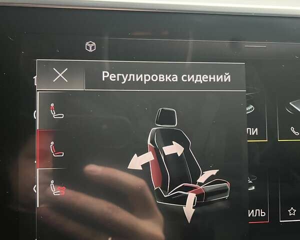 Черный Ауди С8, объемом двигателя 4 л и пробегом 53 тыс. км за 136465 $, фото 35 на Automoto.ua