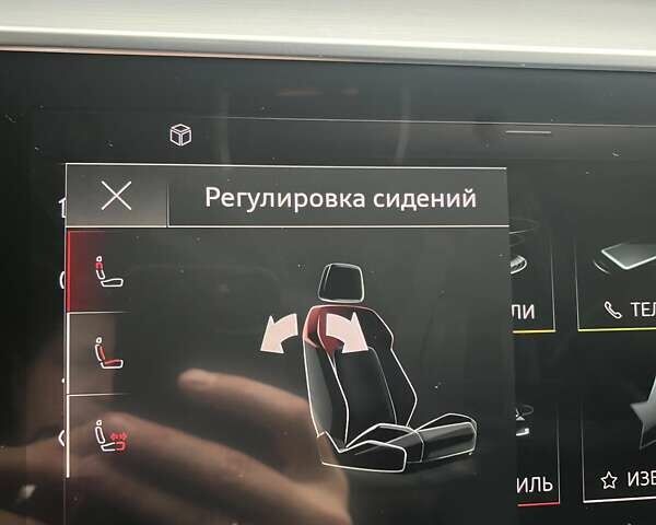 Черный Ауди С8, объемом двигателя 4 л и пробегом 53 тыс. км за 136465 $, фото 34 на Automoto.ua