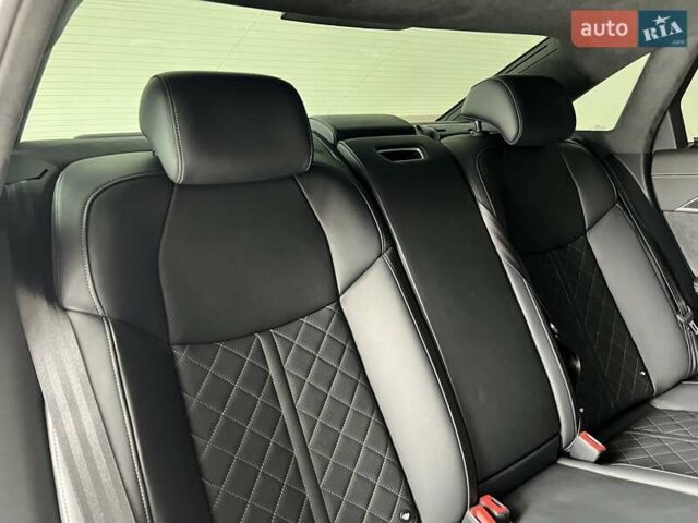 Черный Ауди С8, объемом двигателя 4 л и пробегом 90 тыс. км за 97000 $, фото 24 на Automoto.ua