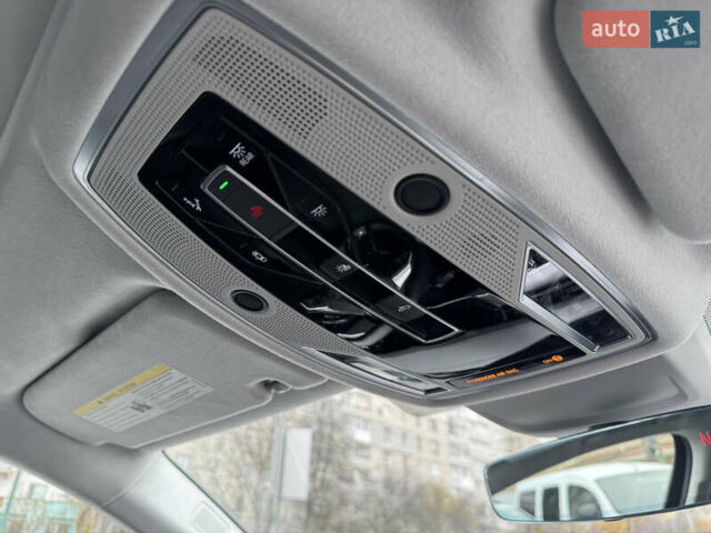 Черный Ауди С8, объемом двигателя 4 л и пробегом 43 тыс. км за 114000 $, фото 31 на Automoto.ua