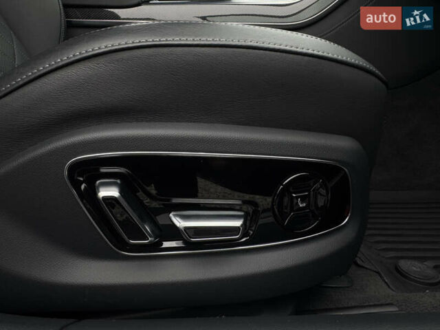 Черный Ауди С8, объемом двигателя 4 л и пробегом 43 тыс. км за 114000 $, фото 32 на Automoto.ua
