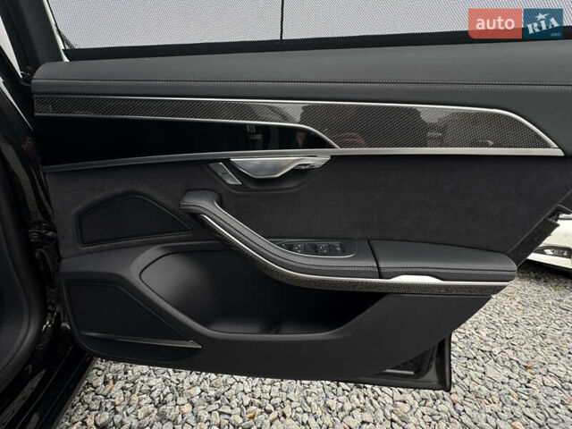 Черный Ауди С8, объемом двигателя 4 л и пробегом 43 тыс. км за 114000 $, фото 25 на Automoto.ua