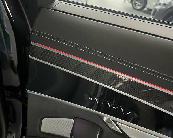 Черный Ауди С8, объемом двигателя 4 л и пробегом 53 тыс. км за 136465 $, фото 44 на Automoto.ua