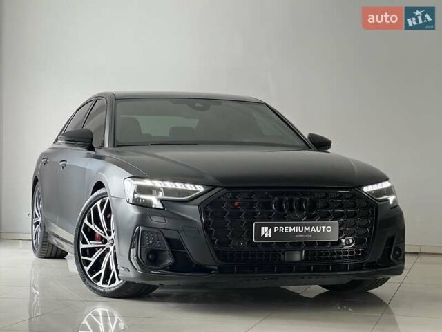 Черный Ауди С8, объемом двигателя 4 л и пробегом 90 тыс. км за 97000 $, фото 1 на Automoto.ua