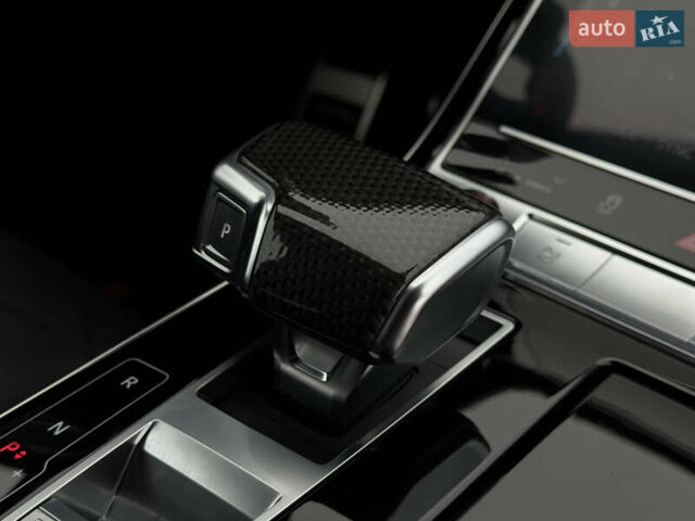 Черный Ауди С8, объемом двигателя 4 л и пробегом 43 тыс. км за 114000 $, фото 28 на Automoto.ua