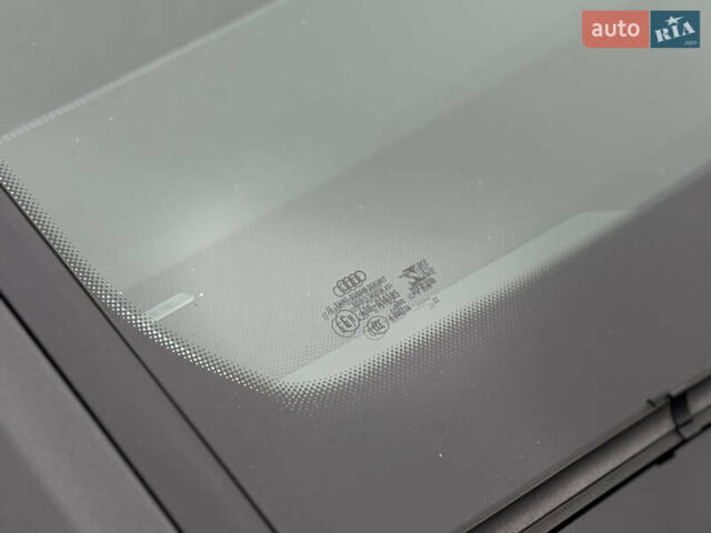 Черный Ауди С8, объемом двигателя 4 л и пробегом 43 тыс. км за 114000 $, фото 35 на Automoto.ua
