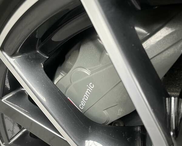 Черный Ауди С8, объемом двигателя 4 л и пробегом 53 тыс. км за 136465 $, фото 24 на Automoto.ua