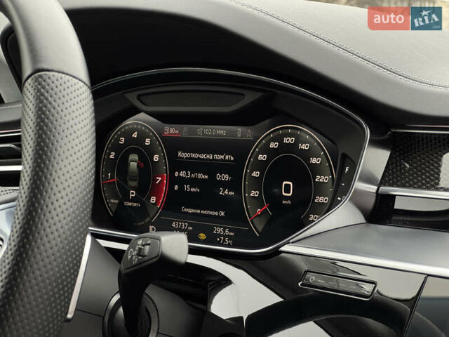 Черный Ауди С8, объемом двигателя 4 л и пробегом 43 тыс. км за 114000 $, фото 30 на Automoto.ua