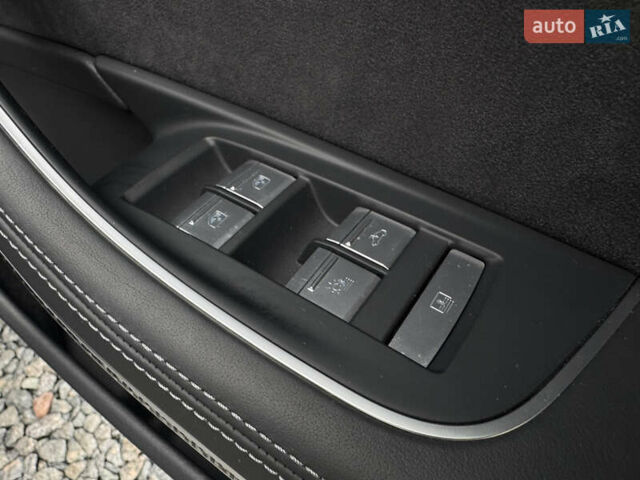 Черный Ауди С8, объемом двигателя 4 л и пробегом 43 тыс. км за 114000 $, фото 26 на Automoto.ua