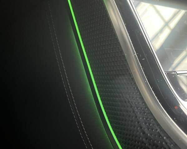 Черный Ауди С8, объемом двигателя 4 л и пробегом 53 тыс. км за 136465 $, фото 63 на Automoto.ua