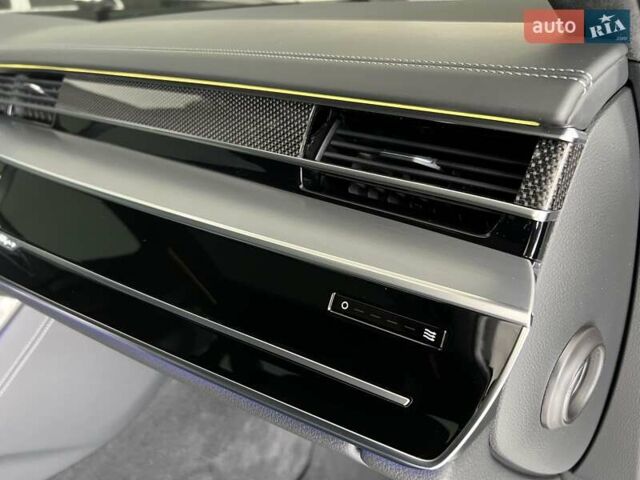 Черный Ауди С8, объемом двигателя 4 л и пробегом 90 тыс. км за 97000 $, фото 28 на Automoto.ua