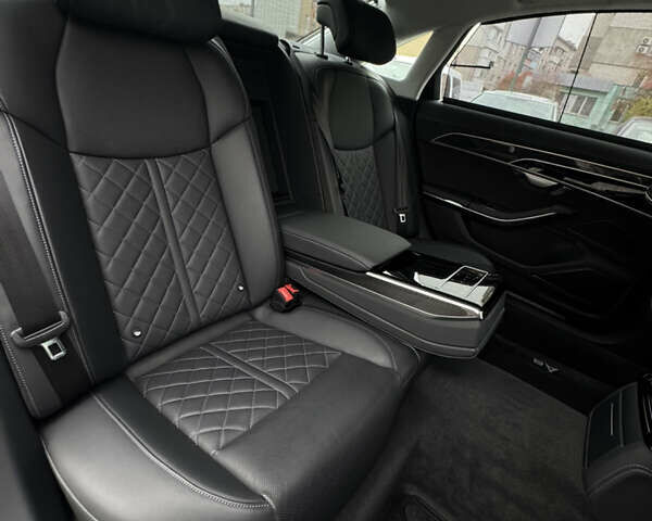 Черный Ауди С8, объемом двигателя 4 л и пробегом 43 тыс. км за 114000 $, фото 23 на Automoto.ua