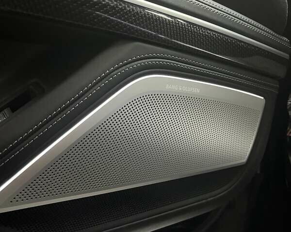 Черный Ауди С8, объемом двигателя 4 л и пробегом 53 тыс. км за 136465 $, фото 48 на Automoto.ua