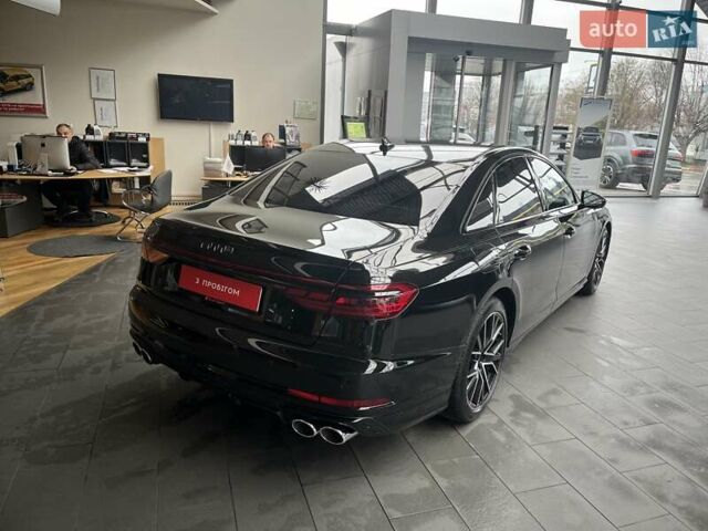 Черный Ауди С8, объемом двигателя 4 л и пробегом 53 тыс. км за 136465 $, фото 13 на Automoto.ua