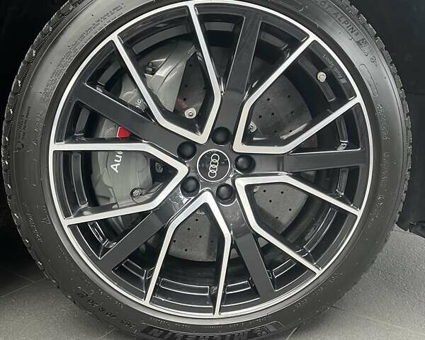 Черный Ауди С8, объемом двигателя 4 л и пробегом 53 тыс. км за 136465 $, фото 23 на Automoto.ua