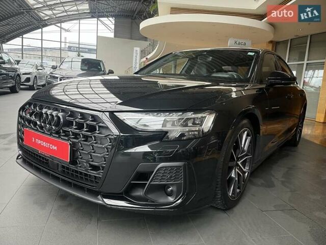 Черный Ауди С8, объемом двигателя 4 л и пробегом 53 тыс. км за 136465 $, фото 2 на Automoto.ua