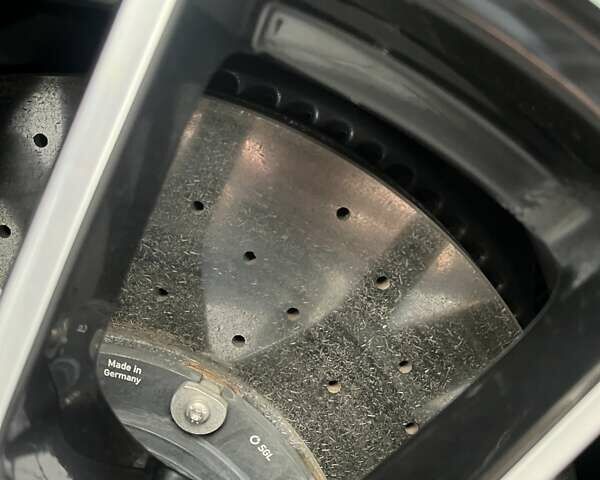 Черный Ауди С8, объемом двигателя 4 л и пробегом 53 тыс. км за 136465 $, фото 26 на Automoto.ua